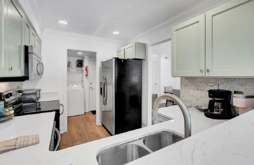 Twin Oaks House | Racquet Club 20 by Wild Dunes, in Resort Core