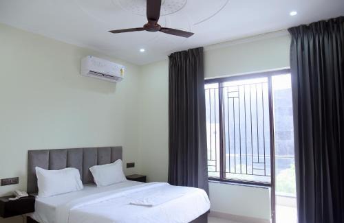 Sector 70 Hotel | Radiant Blu Hotels Sec-70