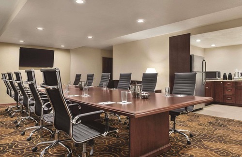 Fond du Lac Hotel | Radisson Hotel and Conference Center Fond du Lac