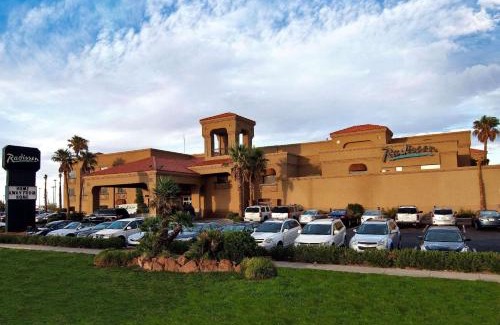Biggs Field Hotel | Radisson Hotel El Paso Airport