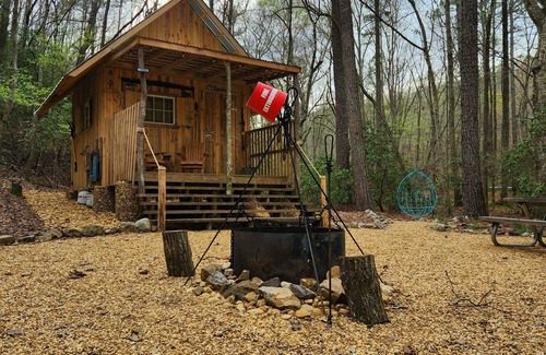 Fort Mc Clellan Cabin | Raelean - A unique off-grid tiny cabin