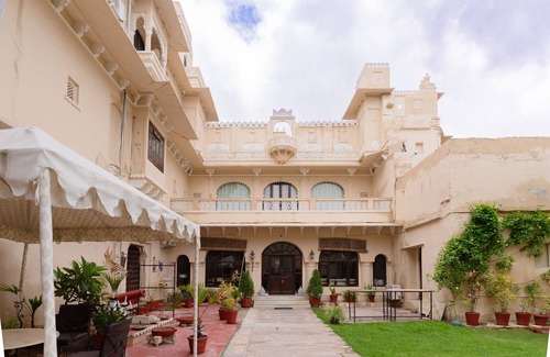 Bhindar Apartment | RajMahal- Live Like Royalty 446-Year-Old Stay 7BR -Homeyhuts