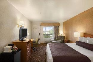 Downtown Hotel | Ramada by Wyndham Costa Mesa/Newport Beach