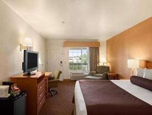 Downtown Hotel | Ramada by Wyndham Costa Mesa/Newport Beach