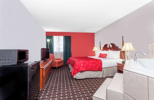 Henderson Hotel | Ramada by Wyndham Henderson/Evansville