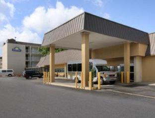 Kenner - Louis Armstrong International Airport Hotel | Ramada by Wyndham Kenner New Orleans Airport South
