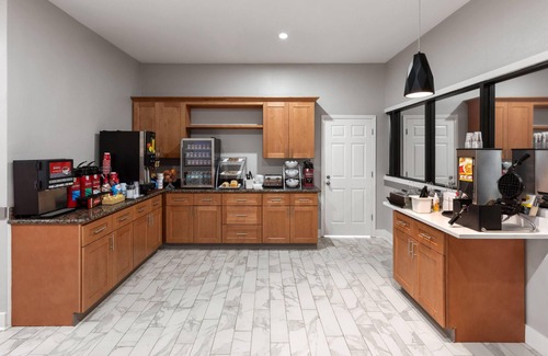 Kenner - Louis Armstrong International Airport Hotel | Ramada By Wyndham Kenner/New Orleans Airport South