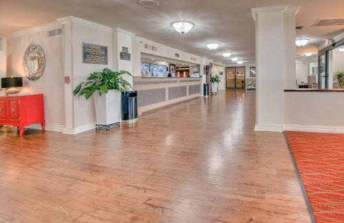 Metairie Hotel | Ramada by Wyndham Metairie New Orleans Airport
