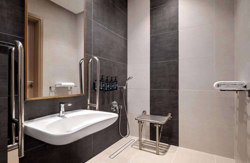 Riyadh Hotel | Ramada By Wyndham Riyadh King Fahd Road