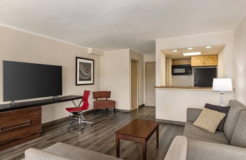 Whitfield Hotel | Ramada by Wyndham Sarasota Waterfront