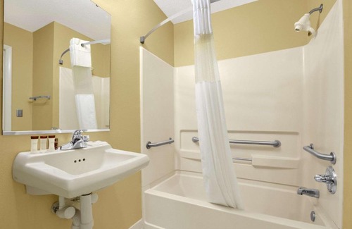 St. Andrews Hotel | Ramada Limited - Columbia