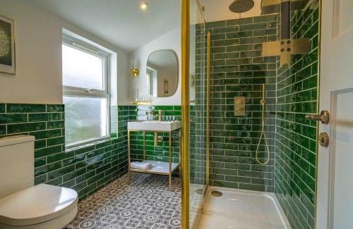 Ramsgate House | Ramsgate Family Cottage nr Beach -Harbour- Sleeps 4 - Garden - Parking on Street