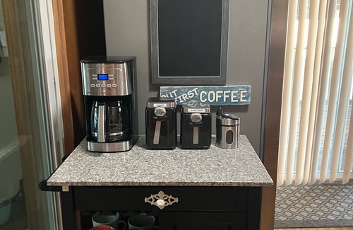 Columbia House | Ranch home on 3 acres in city limits. Approximately 20 minutes from the lakes.