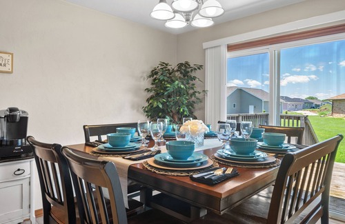 De Pere House | Ranch Modern Duplex 3BR Home in Green Bay, Sleeps 8