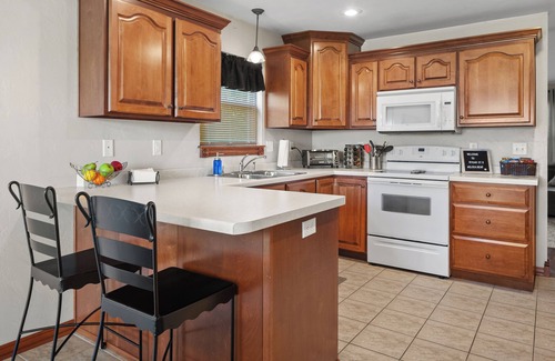 De Pere House | Ranch Modern Duplex 3BR Home in Green Bay, Sleeps 8