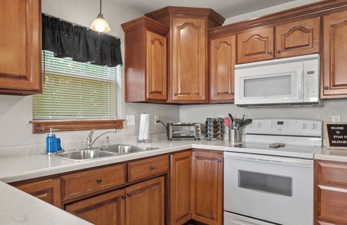 De Pere House | Ranch Modern Duplex 3BR Home in Green Bay, Sleeps 8