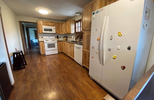 Kent Other | Ranch style farmhouse lodging with upper and lower bedrooms, one and half bath