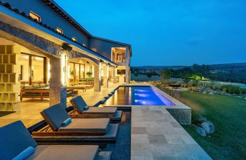 San Miguel de Allende Villa | Rancho La Loma Luxury Villa with Thermal Jacuzzi, Pool & Horses