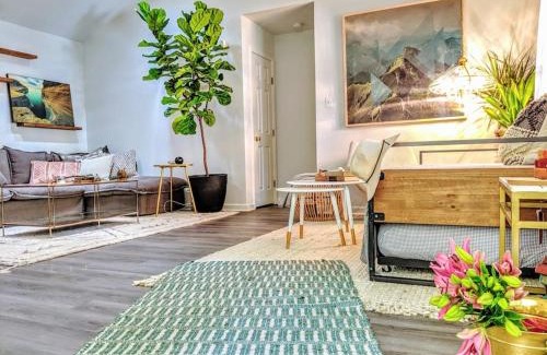 Matthews House | RARE Downtown Matthews walk 2 shops restauraunts hike CLT 2 Bedroom not 3br