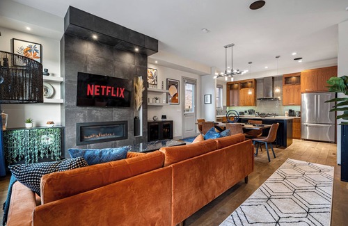 Hillhurst House | *Rare find* Calgary’s Finest |Cozy and Vibrant Double King Beds|Stampede Special