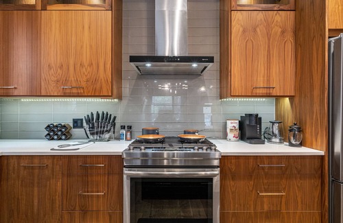Hillhurst House | *Rare find* Calgary’s Finest |Cozy and Vibrant Double King Beds|Stampede Special