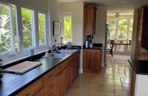 Portlock House | RARE find! Stunning Views! 3-BR house with pool, WiFi, AC in quiet Honolulu area