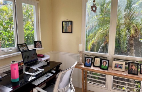 Portlock House | RARE find! Stunning Views! 3-BR house with pool, WiFi, AC in quiet Honolulu area