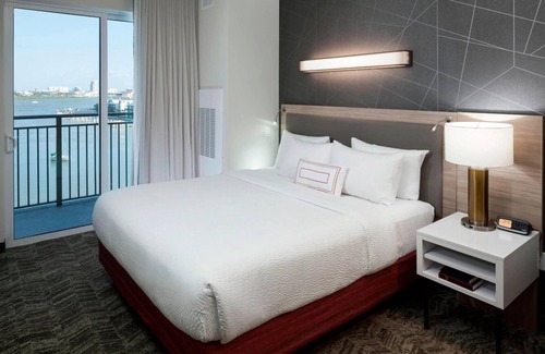 Clearwater Beach Hotel | Rare Find! Three Family-Friendly Units, Pool, Restaurants and Bar
