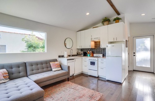 Elysian Heights House | Rare Stand-Alone Bungalow - Your Echo Park Hideaway! Dog-friendly and Quiet!nn