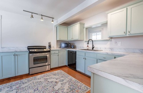 Bridgewater Apartment | Raspberry Inn · Classic Riverfront Home-Mins to Woodstock & Skiing