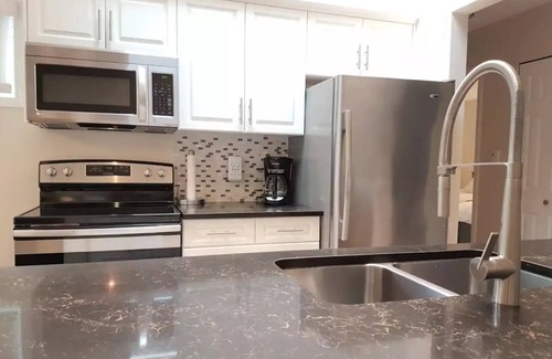 Regional District of Nanaimo Cottage | Rathtrevor BEACH - POOL + HOT TUB (Sleeps 6)