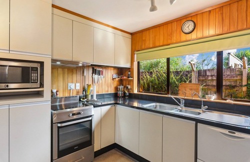 Raumati Beach House | Raumati DelightnWalk to the beach, play area & village. Comfy, family feel home