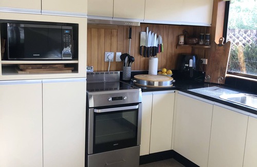Raumati Beach House | Raumati DelightnWalk to the beach, play area & village. Comfy, family feel home