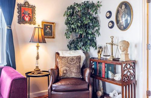 Salem Apartment | Ravens Hollow