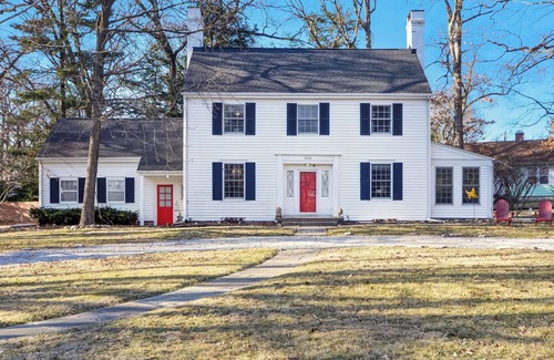 Valparaiso House | Ravine Retreat: Next to Ogden Gardens, Downtown Valparaiso & Close to the Dunes!