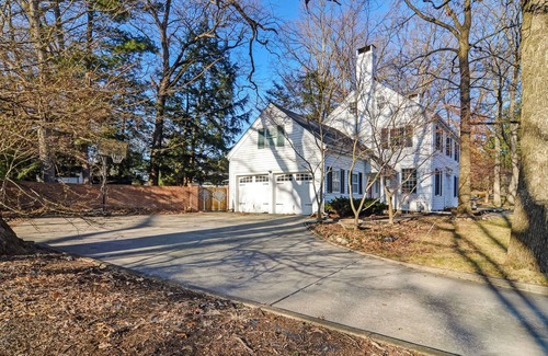 Valparaiso House | Ravine Retreat: Next to Ogden Gardens, Downtown Valparaiso & Close to the Dunes!