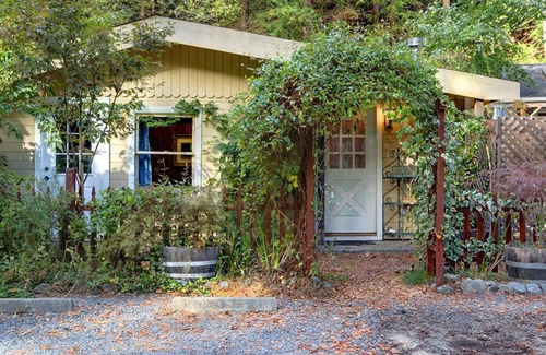 Cazadero Cottage | Raymond Bakery - Elim Grove Cottage B&B - Bed and Breakfast