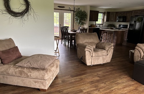 Cassville House | Raystown’s Rustic Homestead