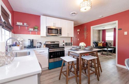 Graham Apartment | Rear deck w/Soaking tub + Wi-Fi & Parking