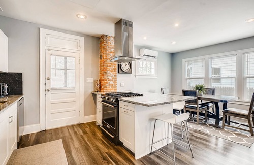 Clintonville House | Recent remodel, 2 King Beds, 5-star reviews, Close to OSU, Zoo & More!