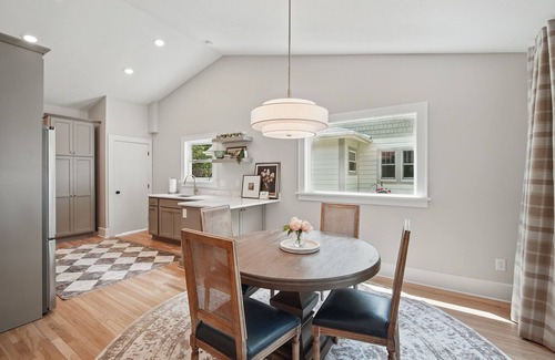 Waveland Park House | Recently Remodeled! Charming 2-bedroom bungalow in terrific DSM neighborhood