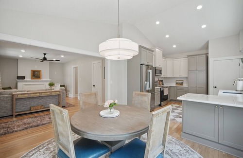 Waveland Park House | Recently Remodeled! Charming 2-bedroom bungalow in terrific DSM neighborhood