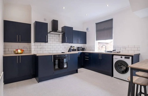 North Bitchburn House | Recently renovated, stylish home + parking!| Pass the Keys