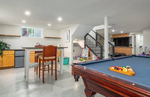 Blackstone House | Recently renovated East Side gem- walk to Brown, Wayland Sq, and more!