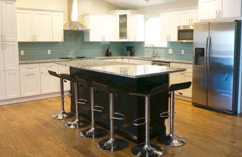 Collegedale House | Recently revitalized--Huge kitchen/open floorplan!