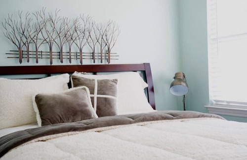 Collegedale House | Recently revitalized--Huge kitchen/open floorplan!