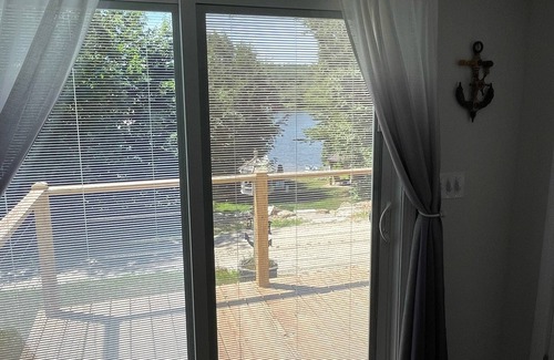 Epsom House | Recently Updated, Spacious Lake House