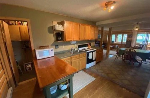 Beltrami County Cabin | Red Bear Beach Front Log Cabin and Guided Snobear Rental