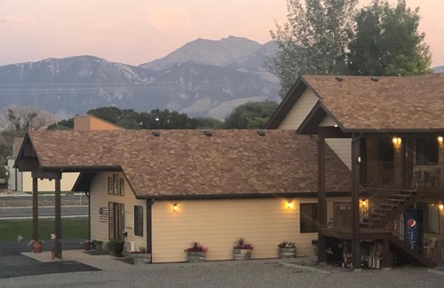 Ennis Hotel | Red Bear Inn