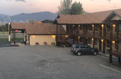 Ennis Hotel | Red Bear Inn